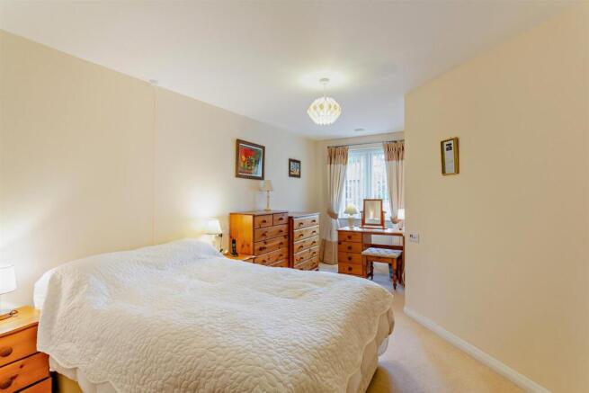 2 bed Apartment for sale Image 4