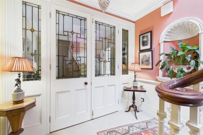 CAM04201G0-PR0078-STILL040