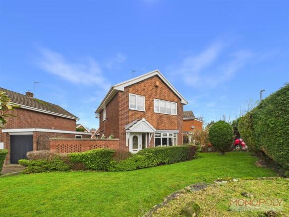 3-bed detached on Ffordd Meirionydd, Wrexham, LL11, £250,000