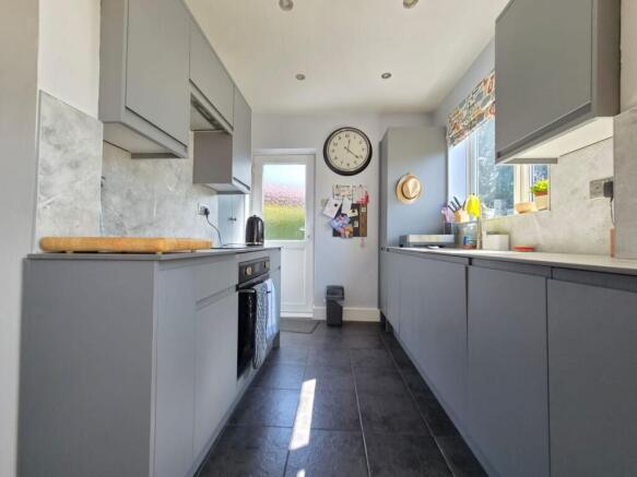 3 bed Semi-Detached for sale Image 4