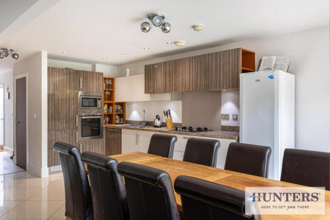 4 bed Detached for sale Image 9