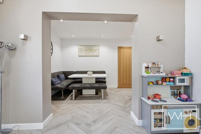 5 bed Detached for sale Image 10