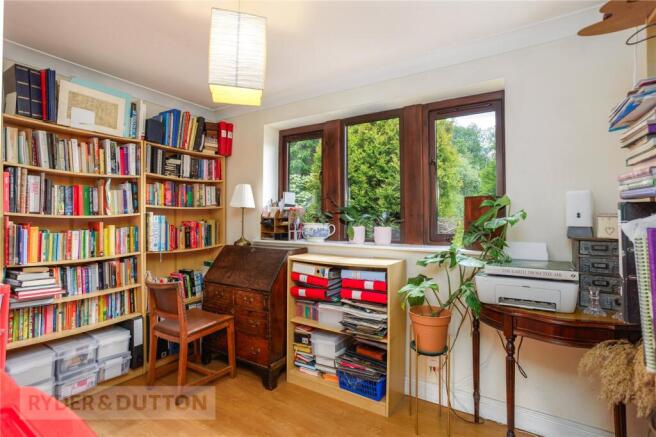 5 bed Detached for sale Image 12