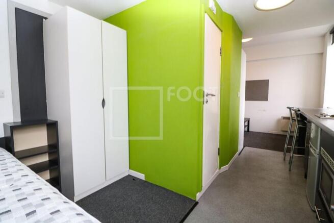 Studio to rent Image 10