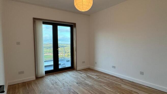 4 bed Semi-Detached to rent Image 10