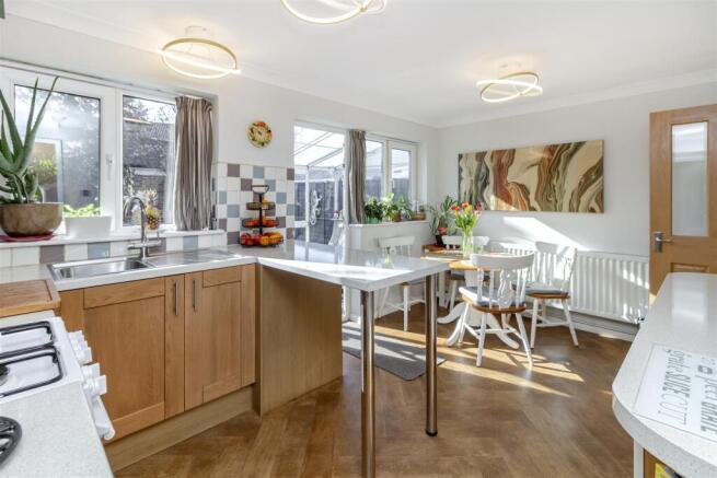 Kitchen 2.jpg