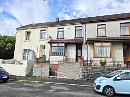 30, Thompson Villas, Ynys-y-bwl, Pontypridd CF37 3EL