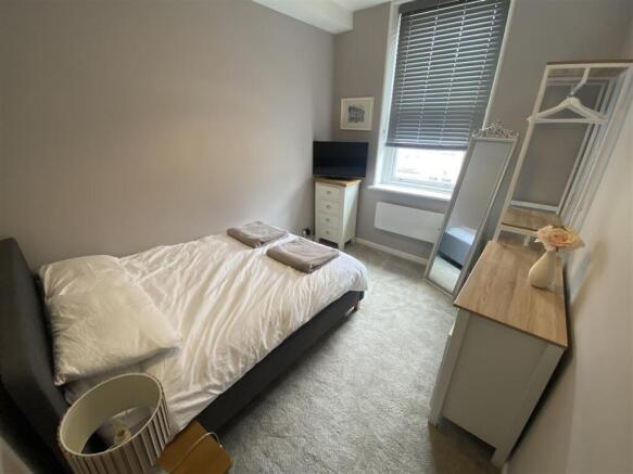 2 bed Apartment to rent Image 6