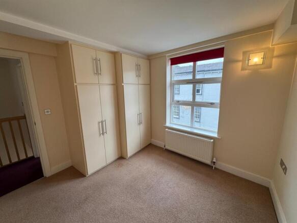 2 bed Apartment to rent Image 10