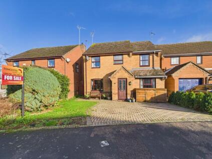 Maple Close, Towcester, NN12