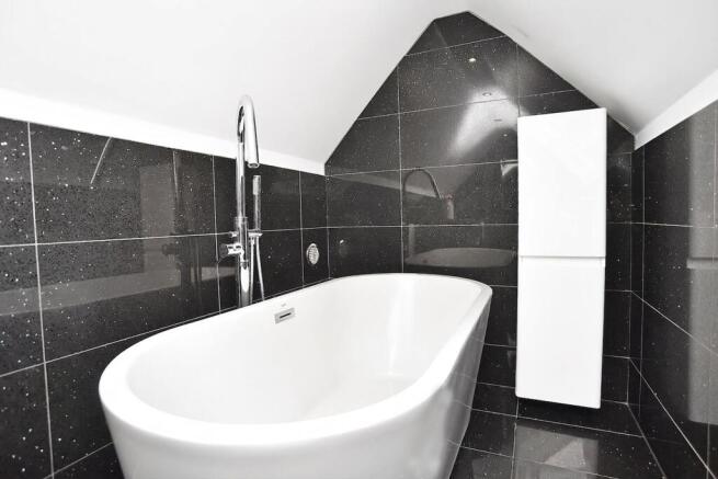 2 bed Flat for sale Image 11