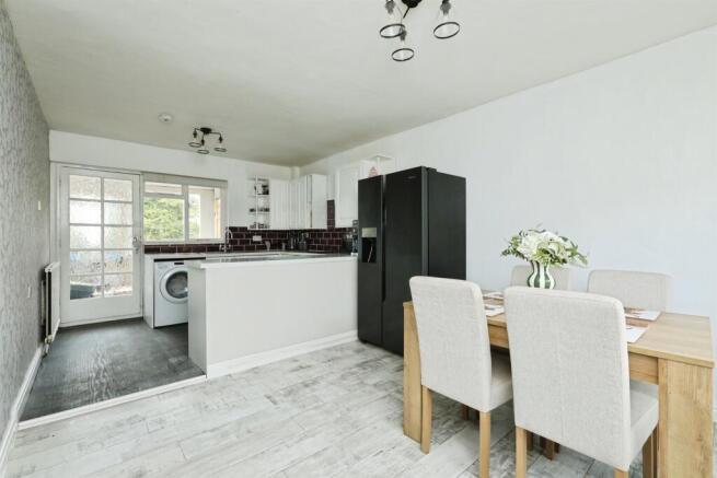 3 bed Town House for sale Image 7