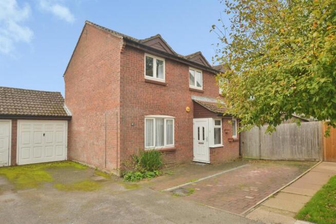 4-bed detached on Broadhurst Drive, Kennington, ASHFORD, £525,000