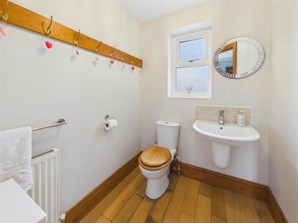 4 bed Detached for sale Image 11