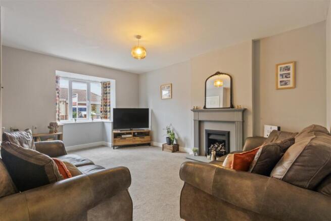 4 bed Link Detached House for sale Image 4