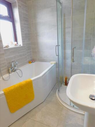 BATHROOM extra photo