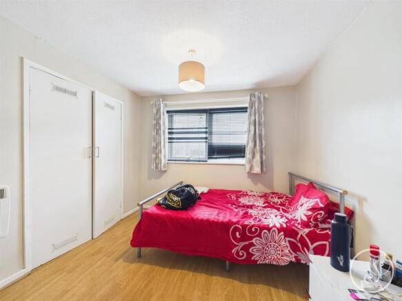 1 bed Detached for sale Image 8