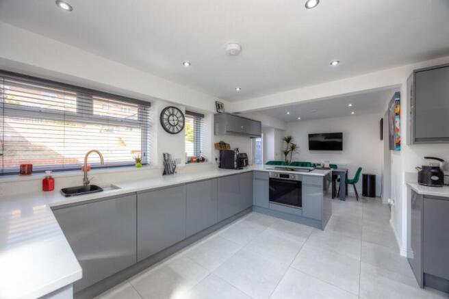 3 bed Semi-Detached for sale Image 5