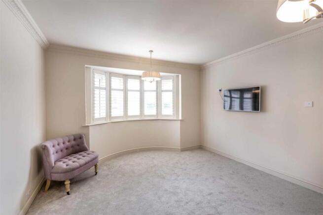 5 bed Detached for sale Image 11
