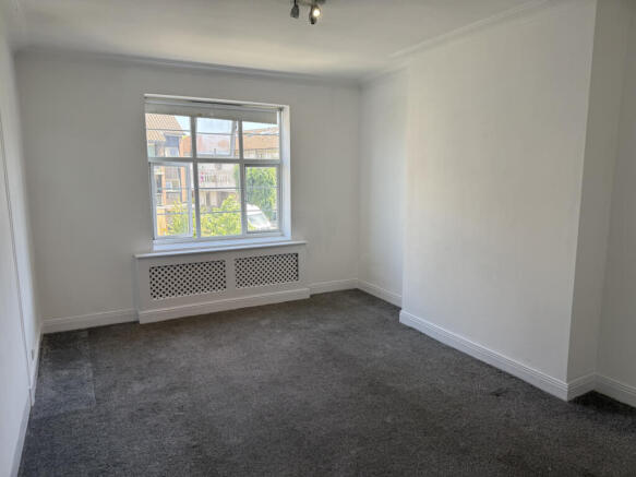 4 bed flat to rent Windsor Court, London NW11