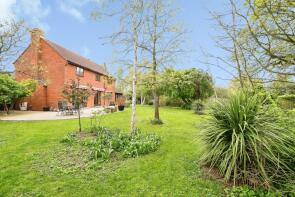 34, Tyle Green, Hornchurch RM11 2TB