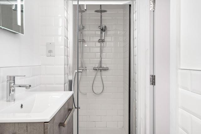 ensuite2.jpg