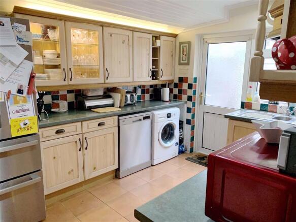 KITCHEN: