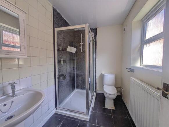 2 bed Terraced to rent Image 4