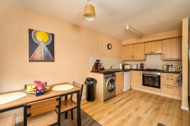 2 bed Apartment for sale Image 4