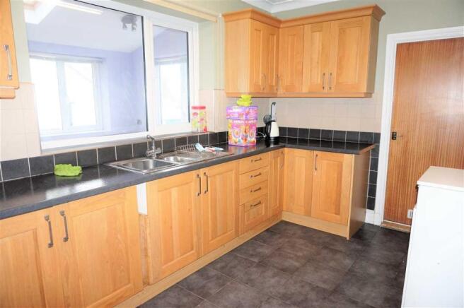 KITCHEN :