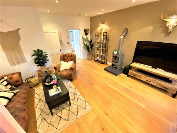 Lounge 4.jpg