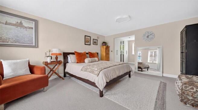 5 bed Detached for sale Image 9