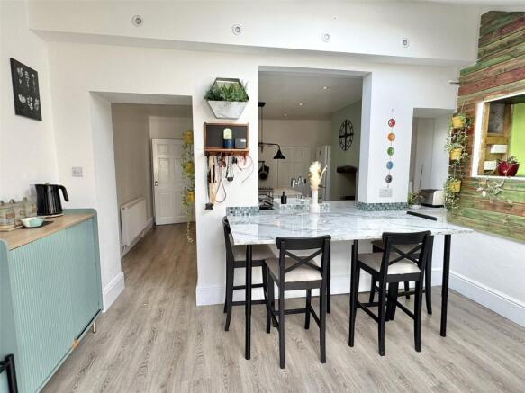 Victoria Avenue, Chard, Somerset, TA20 photo 4