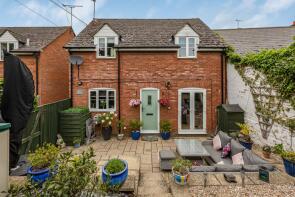 East Cottage, Moynes Court, Ferndale Street, Faringdon SN7 7XA