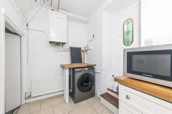 4 bed Detached for sale Image 11
