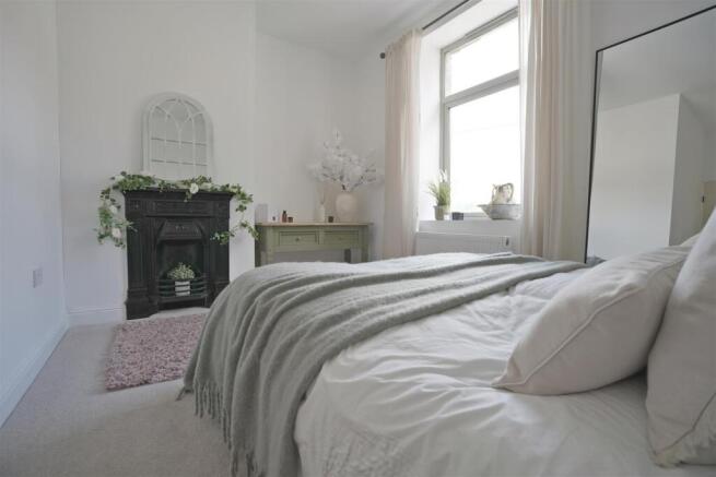 3 bed Terraced for sale Image 9