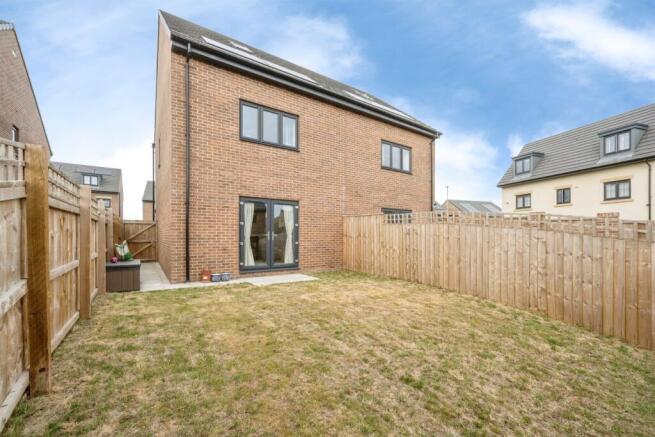 3 bed Semi-Detached for sale Image 4