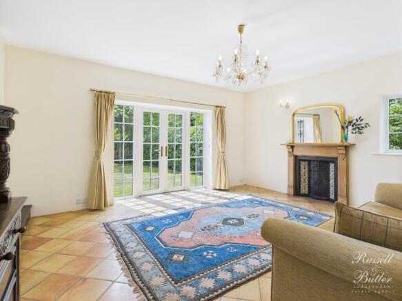 CAM02127G0-PR0328-STILL005