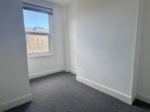 2 bed Flat to rent Image 4
