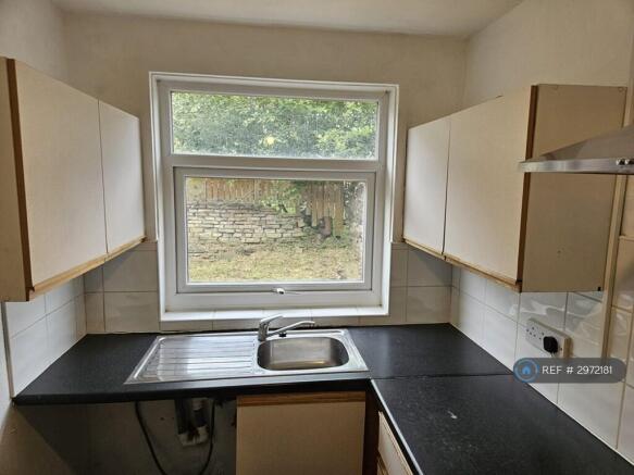2 bed Terraced to rent Image 6