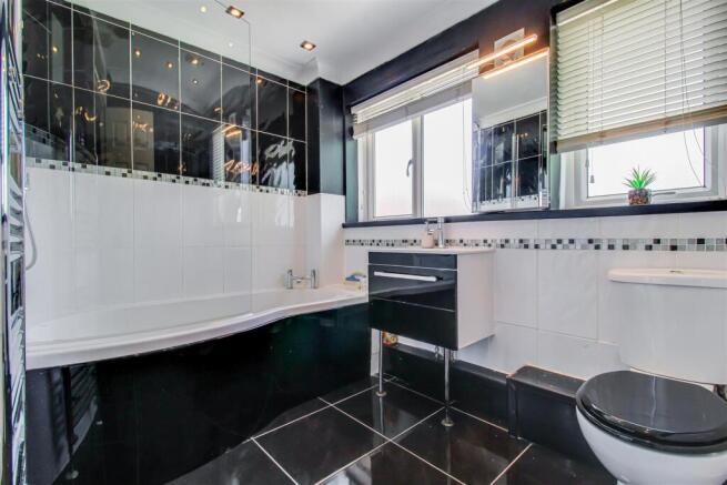 3 bed Terraced for sale Image 10