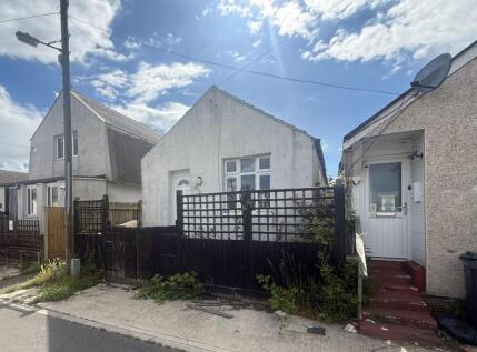 21 Humber Avenue, Jaywick, Clacton on Sea, Essex, CO15 2JX