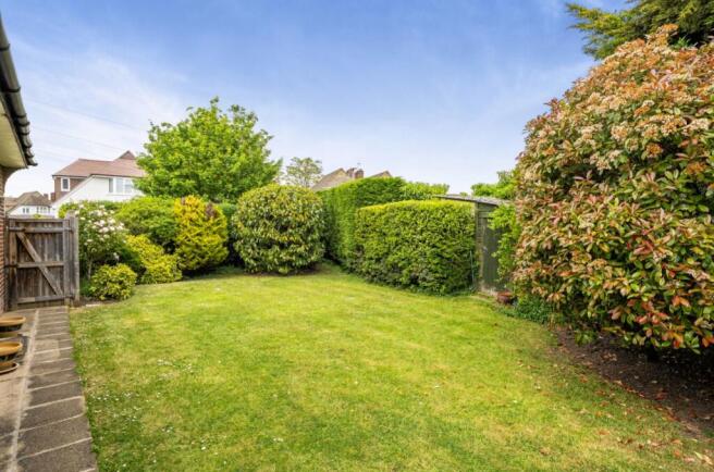 Hollington Crescent, New Malden, Surrey, KT3 photo 4