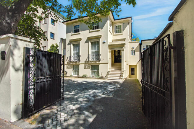 26 Wellington Road, St Johns Wood, London NW8 9SP