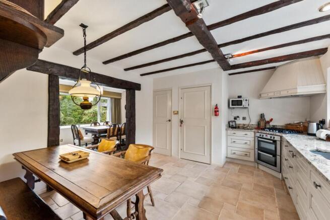 KITCHEN 01.jpg