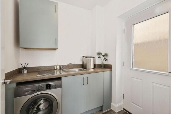 4 bed Detached for sale Image 11