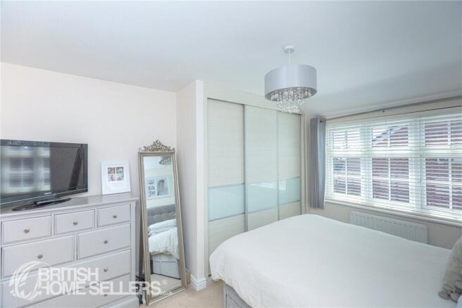 4 bed Detached for sale Image 8