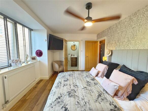 2 bed Apartment for sale Image 7