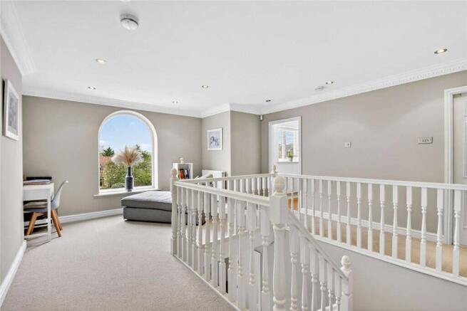 5 bed Detached for sale Image 12