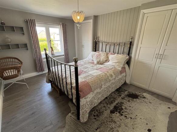3 bed Semi-Detached for sale Image 12